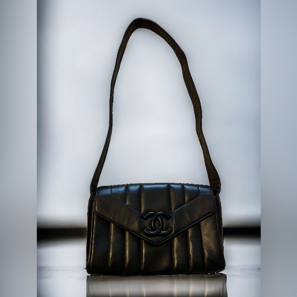 CHANEL Karl Lagerfeld Vertical Chevron Flap Bag CC Lambskin Shoulder Bag Black - Picture 2 of 16